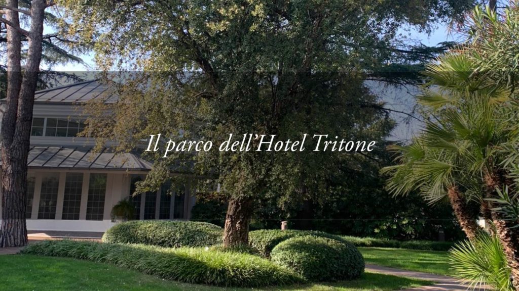Il Parco dell’Hotel Tritone, tra foglie e petali delicati